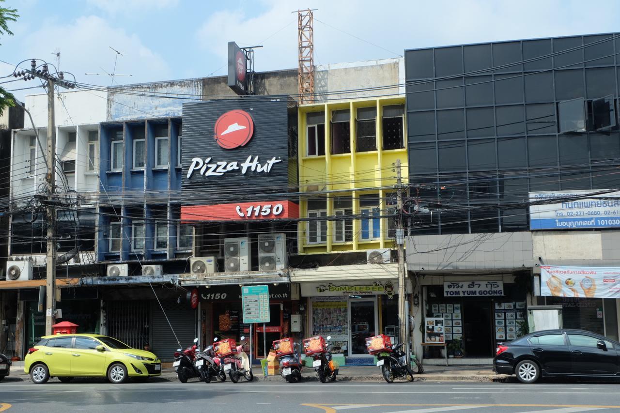 Slumwhite Albergue Bangkok Exterior foto